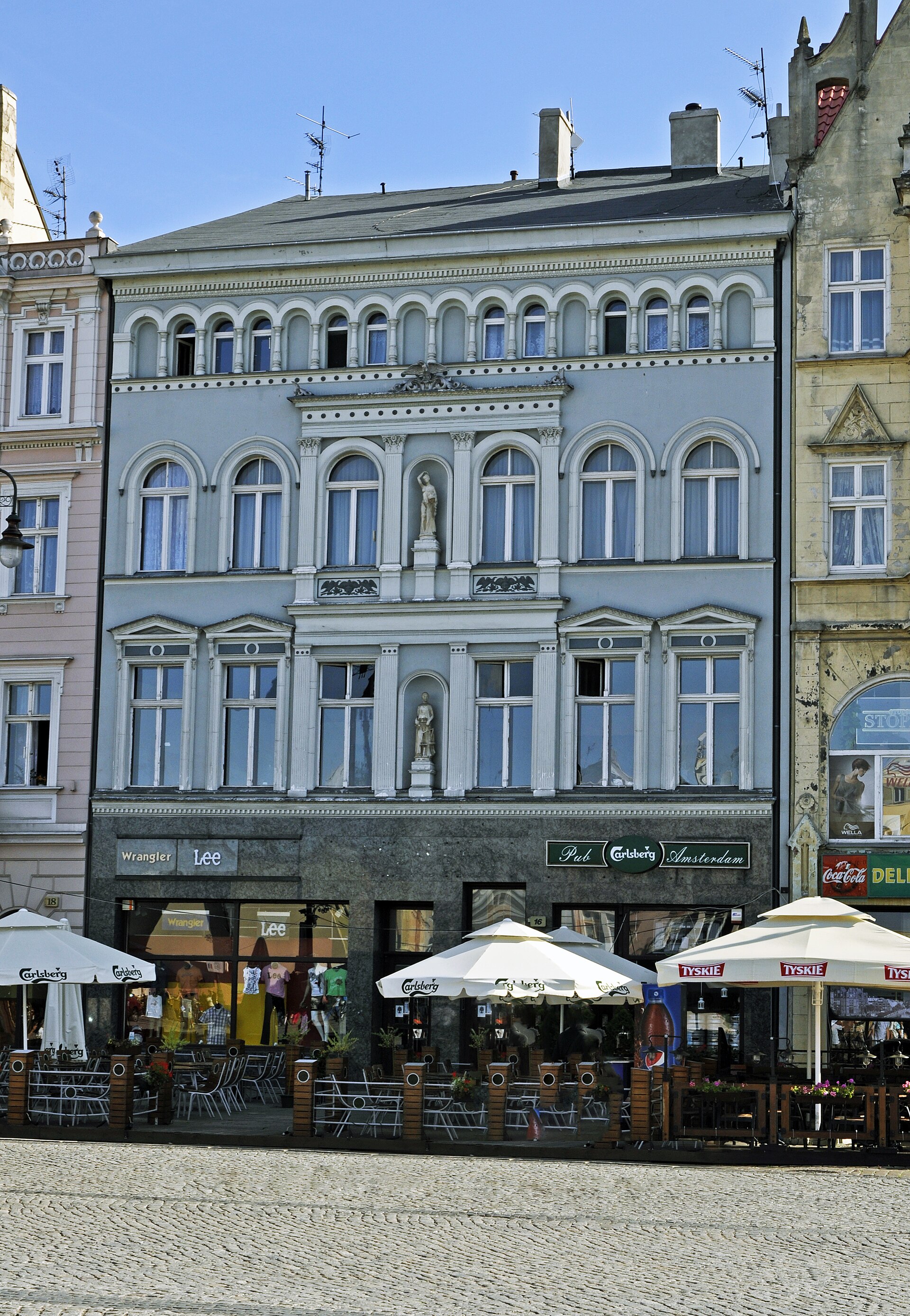 Stary Rynek w Bydgoszczy z zabytkowymi kamienicami.
